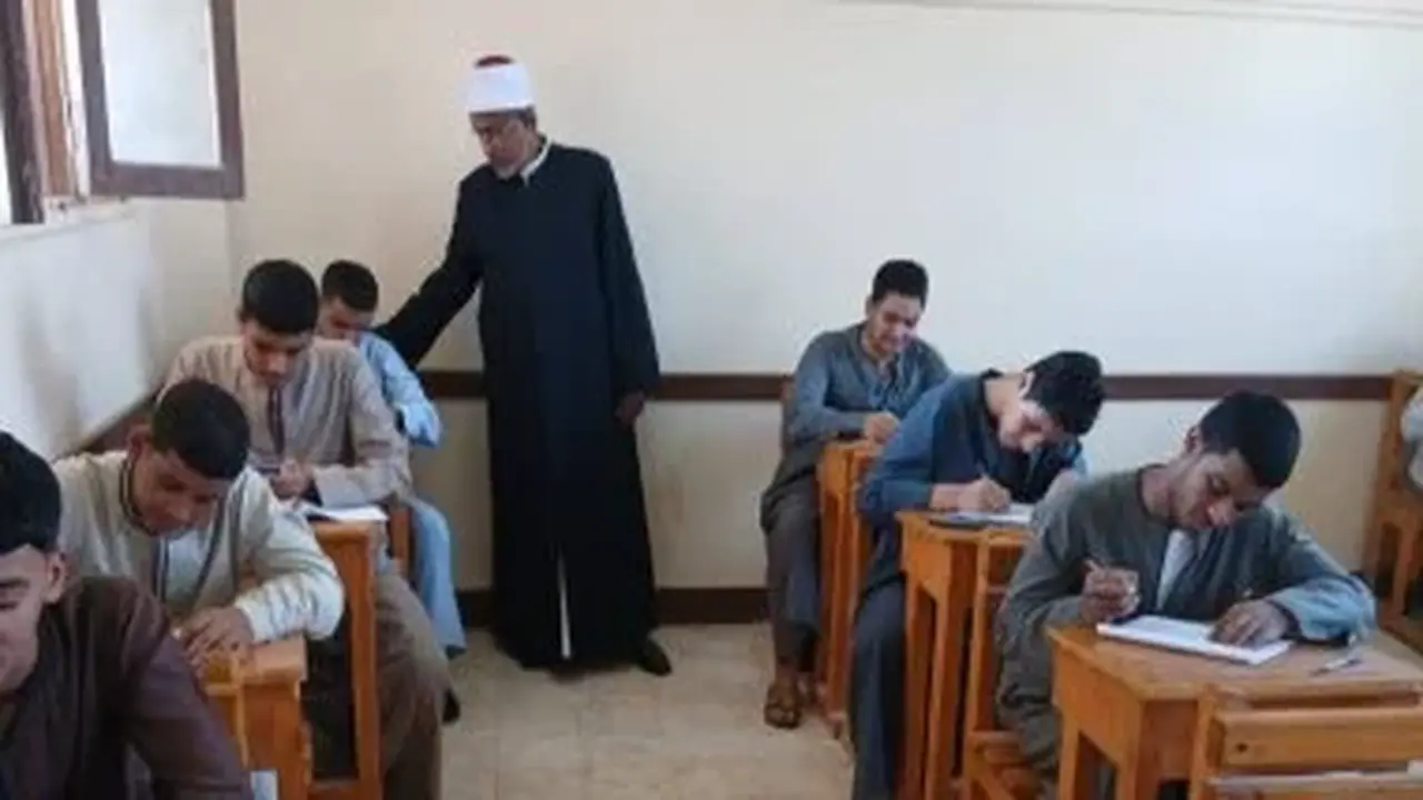 جداول امتحانات النقل والشهادتين الابتدائية والإعدادية الأزهرية تحدد مواعيد أداء الطلاب والالتزام الرسمي للعام الدراسي